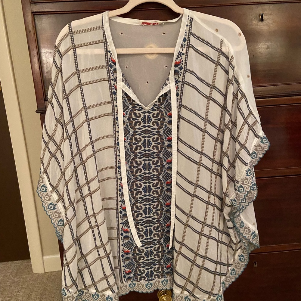 Small JohnnyWas fabulous embroidery on eyelet top. jeans/shorts/beach co…